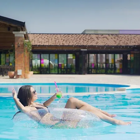 Storia Motel 3*