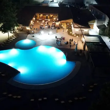 Storia Motel 3*
