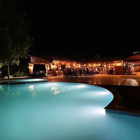 Storia Motel 3*