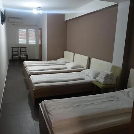 Storia Motel 3*