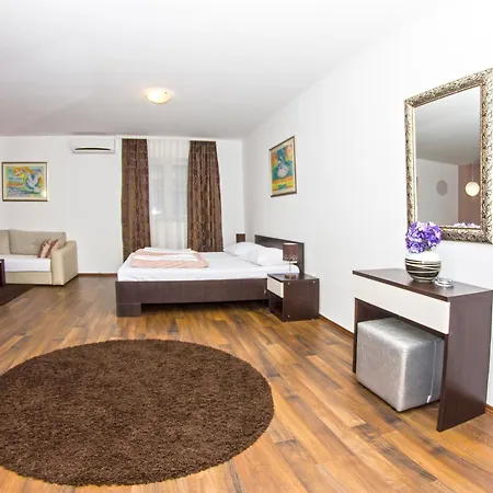 Storia Motel 3*