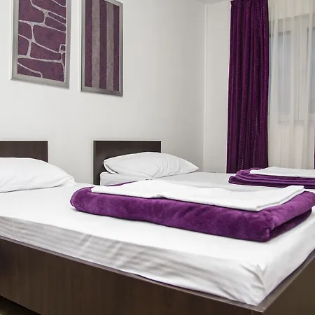 Storia Motel 3*