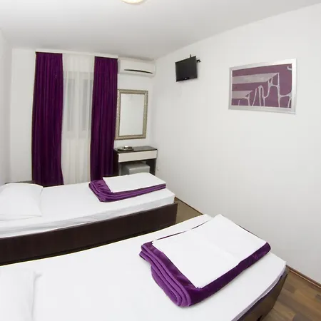 Motel Storia 3*